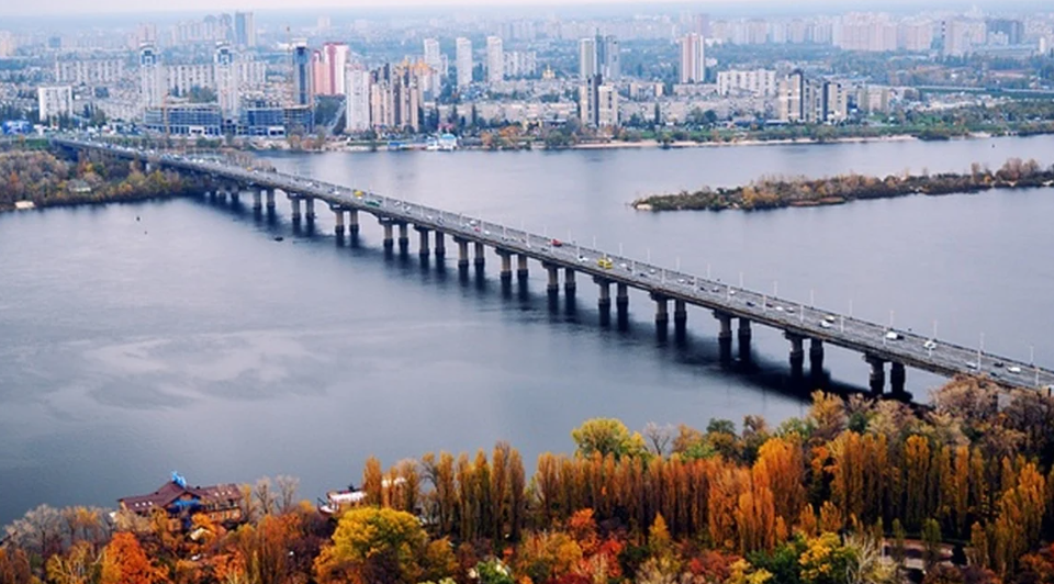 Нові правила пересування мостом Патона у Києві: про що попереджають містян